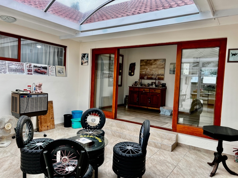 5 Bedroom Property for Sale in Heatherlands Western Cape